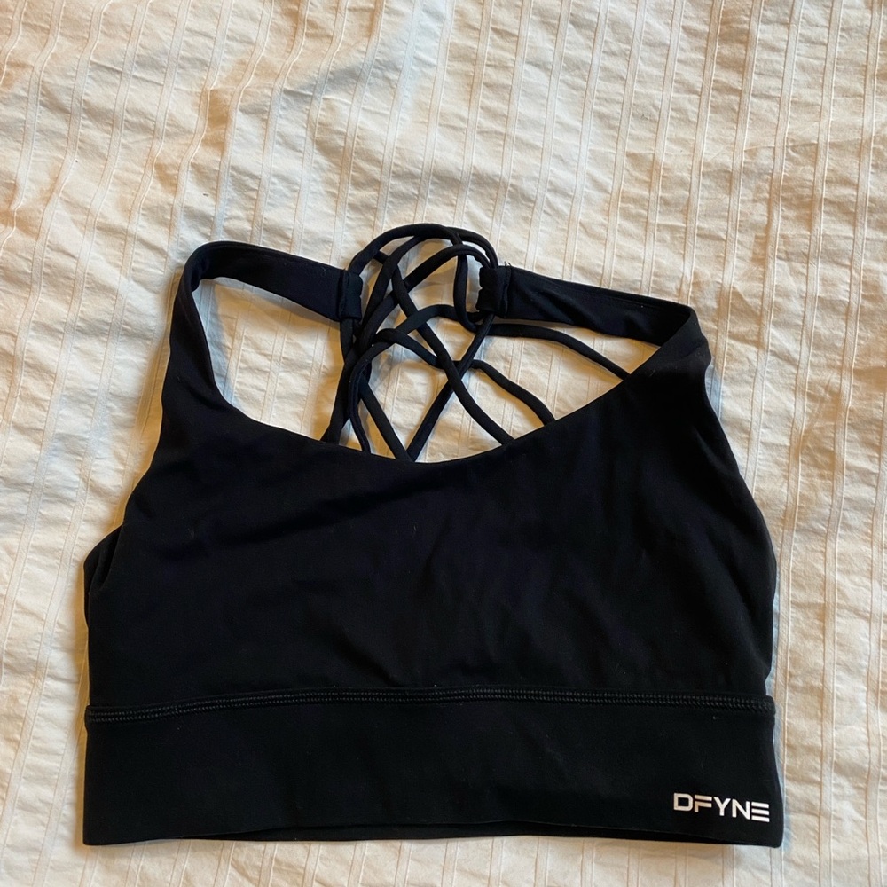 DFYNE Black Strappy Sports Bra